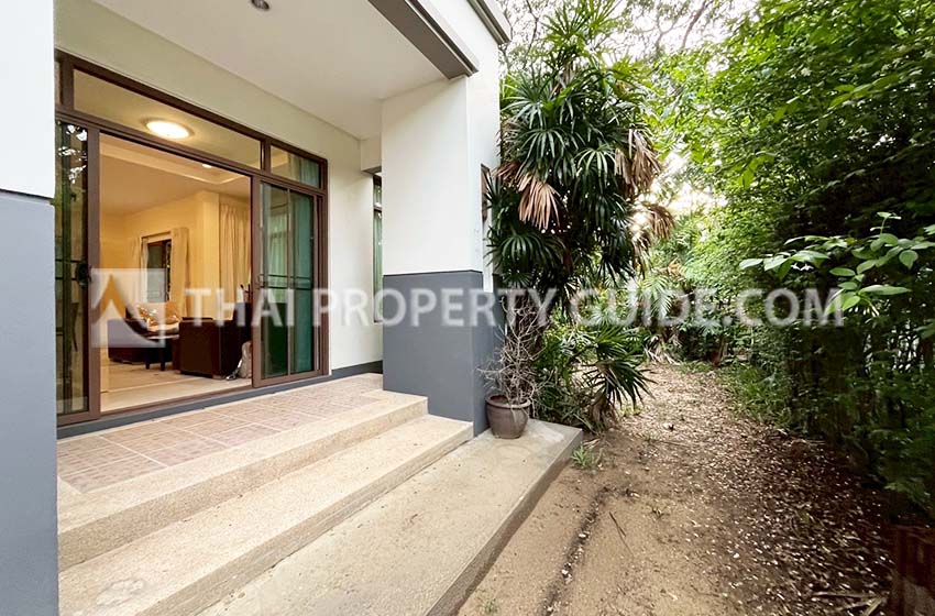 House with Shared Pool in Bangnatrad 